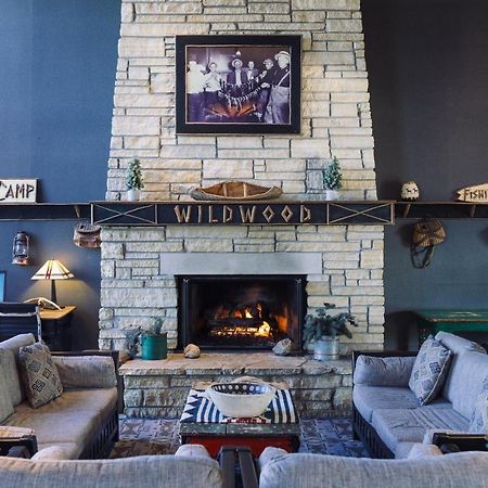Wildwood Lodge & Suites Clive Extérieur photo