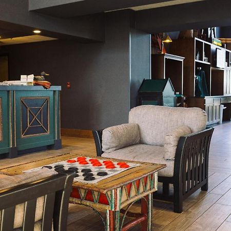 Wildwood Lodge & Suites Clive Extérieur photo