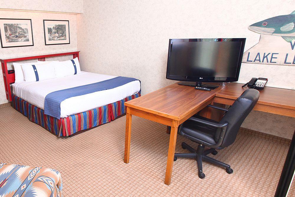 Wildwood Lodge & Suites Clive Extérieur photo