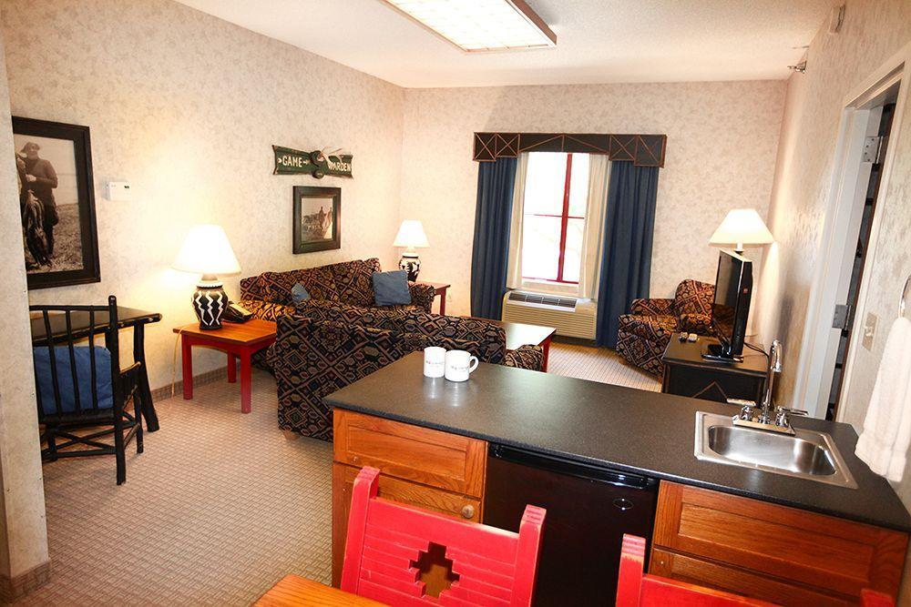 Wildwood Lodge & Suites Clive Extérieur photo