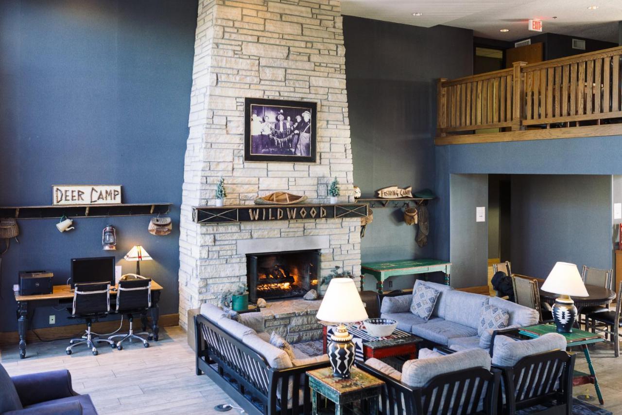 Wildwood Lodge & Suites Clive Extérieur photo