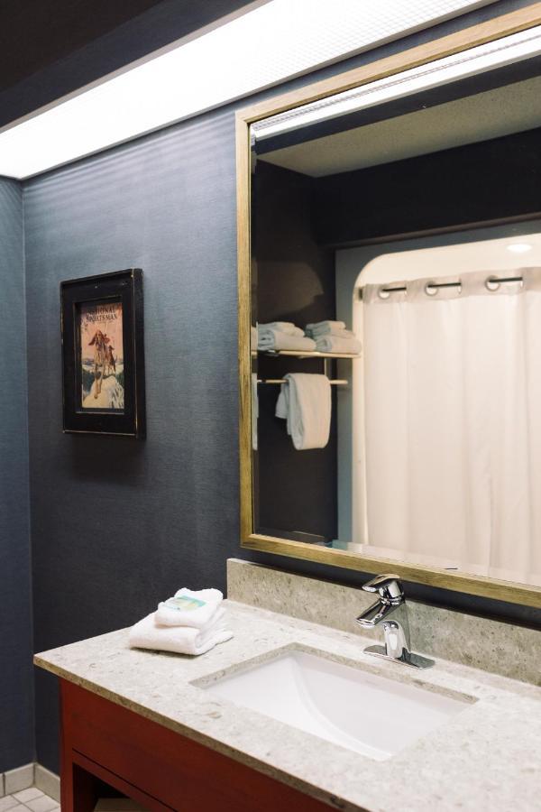 Wildwood Lodge & Suites Clive Extérieur photo