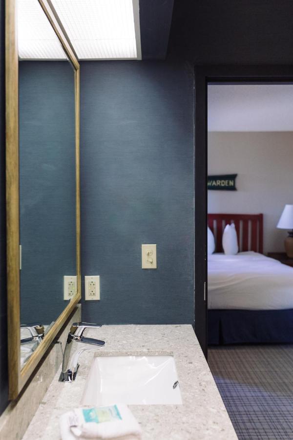 Wildwood Lodge & Suites Clive Extérieur photo